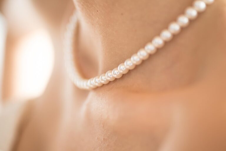 Read more about the article Eleganz im Alltag: Die zeitlose Schönheit der Perlenkette